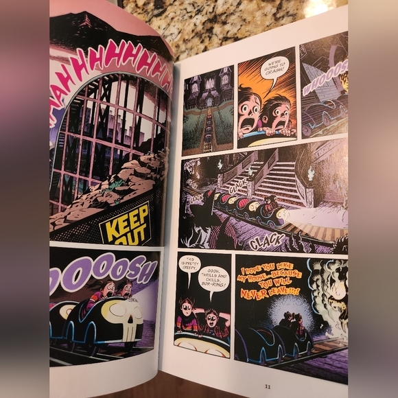 *2/$25* Goosebumps graphic novel & Soft cover novel bundle! - Picture 4 of 9